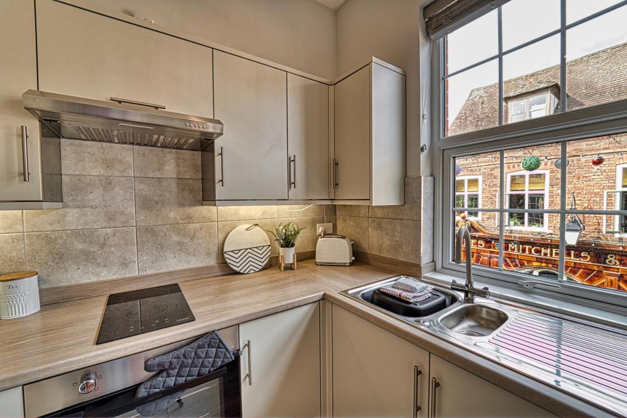 Host & Stay - Taylor Apartment Устър Екстериор снимка